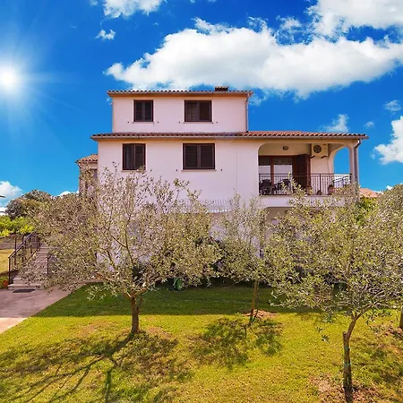 Апартаменти Klaudija 1629 *