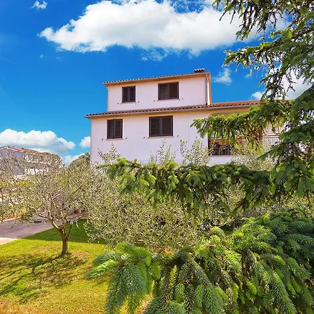 Klaudija 1629 Пула