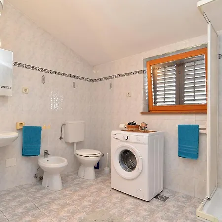 Klaudija 1629 Пула