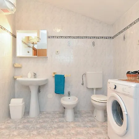 Klaudija 1629 Пула